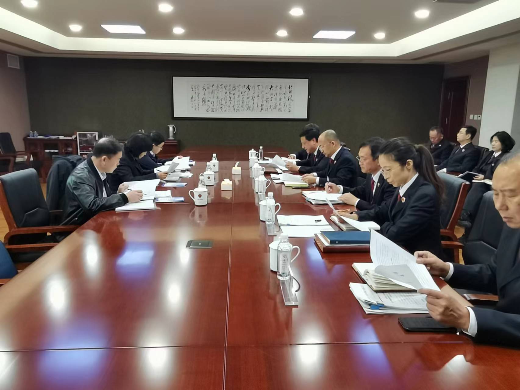 召开深入推进基层社会治理调研座谈会